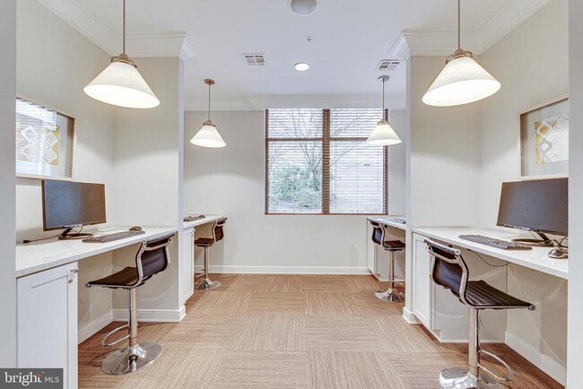 Building Photo - 12000 Market St