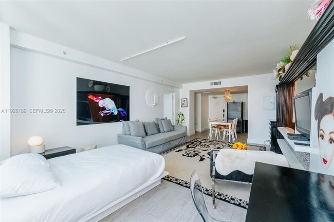 Building Photo - 1100 West Ave