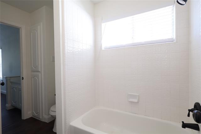 Building Photo - 5901 Louisville Dr