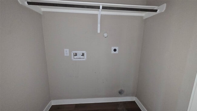 Building Photo - 9721 Grosbeak Ln