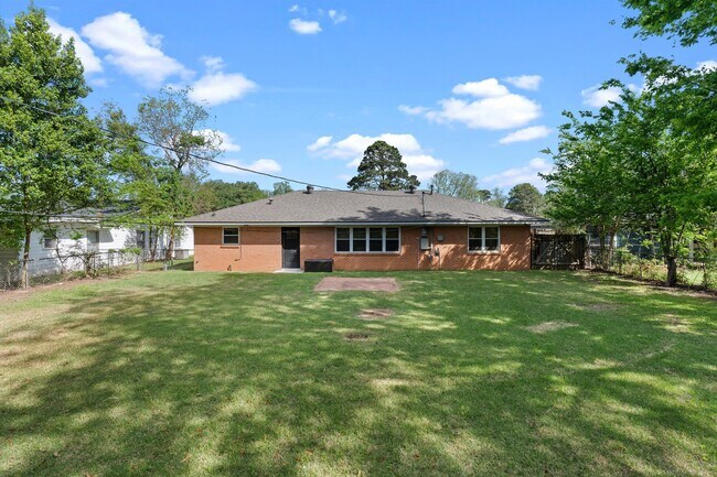 Building Photo - 119 Charles Ave