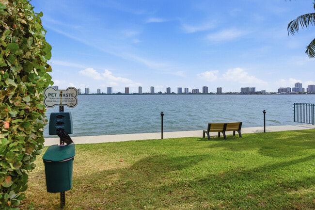 Building Photo - 1155 Lake Shore Dr