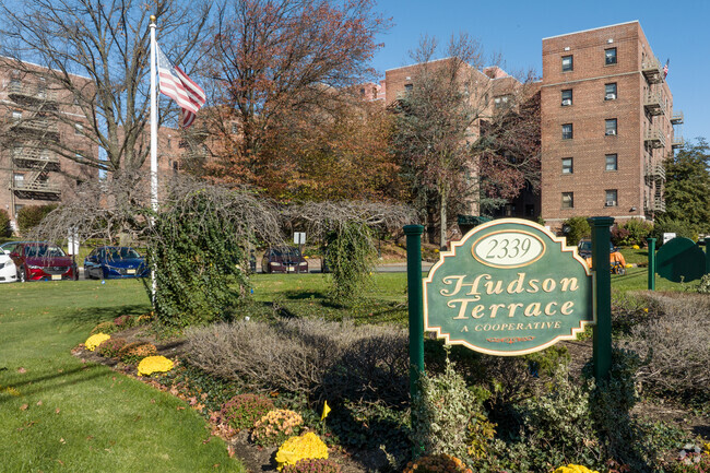 Building Photo - Hudson Terrace