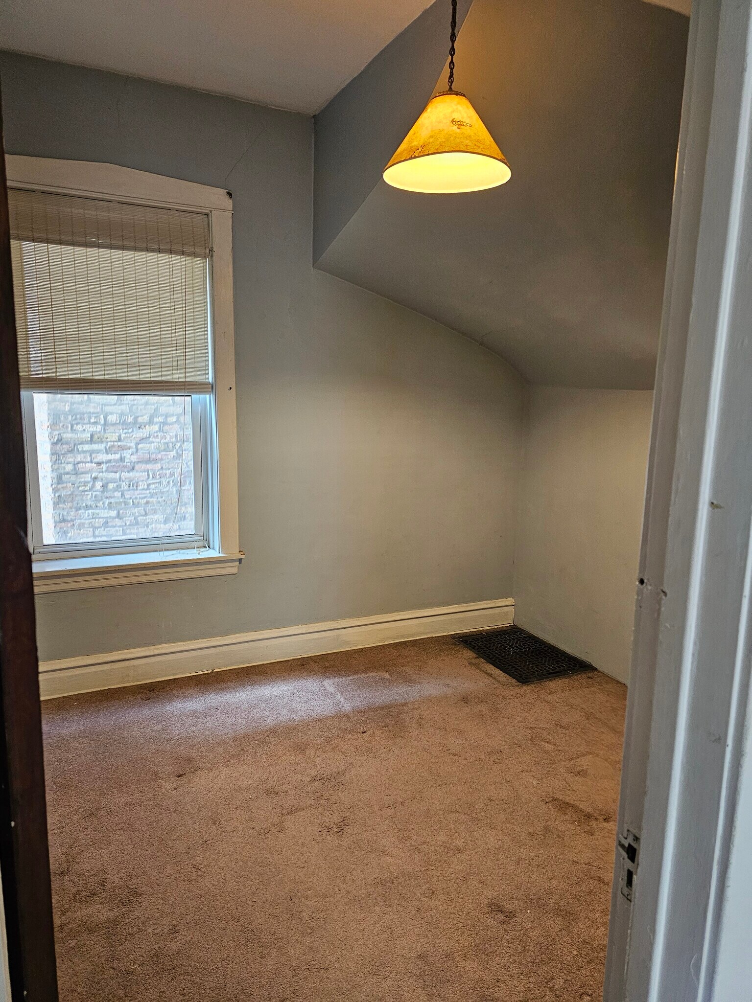 Building Photo - 1731 W Berwyn Ave