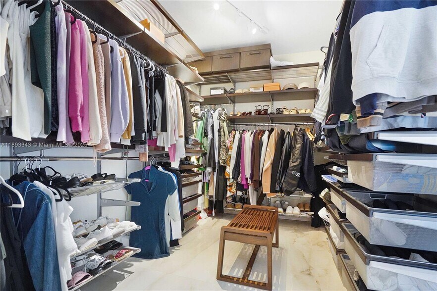 Building Photo - 1000 West Ave