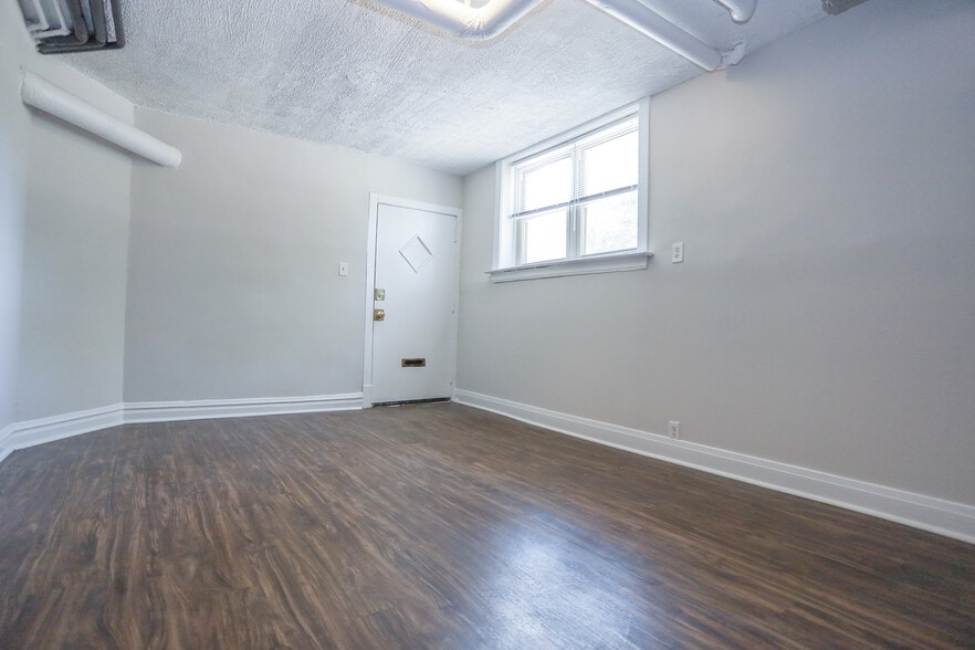 Building Photo - 4647 N Manor Ave