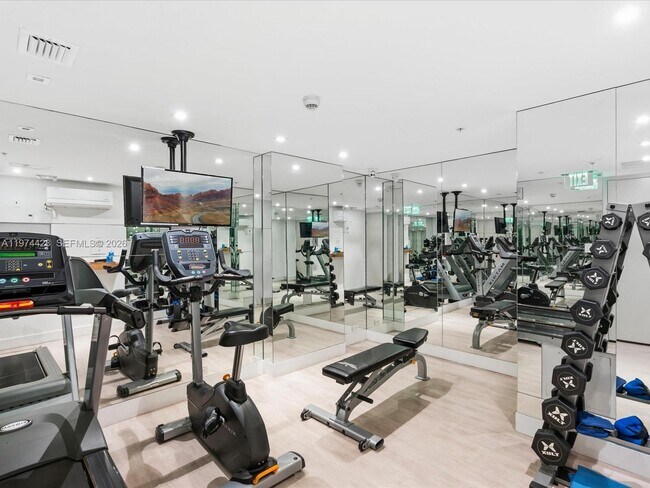 Building Photo - 9521 E Bay Harbor Dr