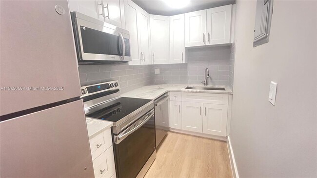 Building Photo - 200 S Birch Rd