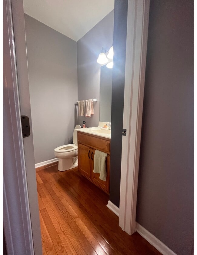 Building Photo - 0N425 Ford Dr