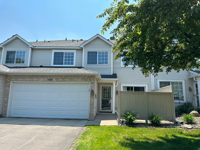 Building Photo - 10802 Lexington Dr