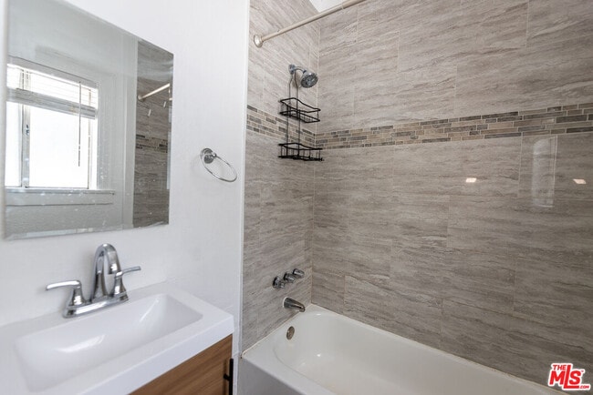 Building Photo - 661 Shatto Pl