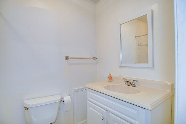 Building Photo - FOR RENT -  BRICK RANCH