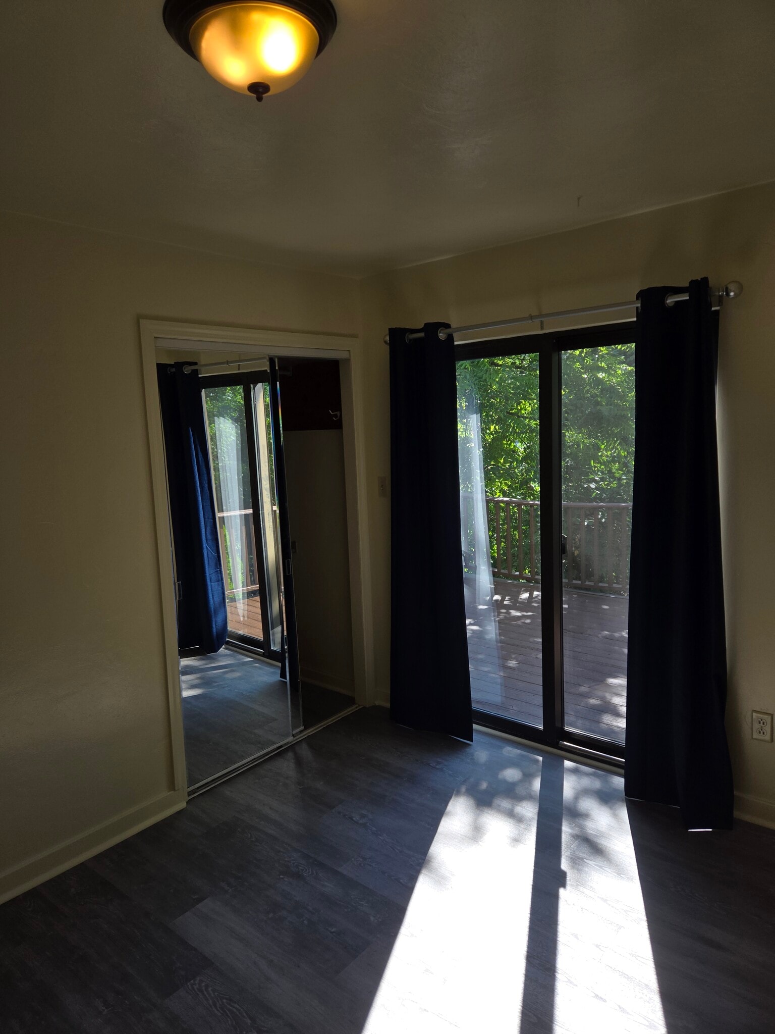 Building Photo - 2064 Dartmore St