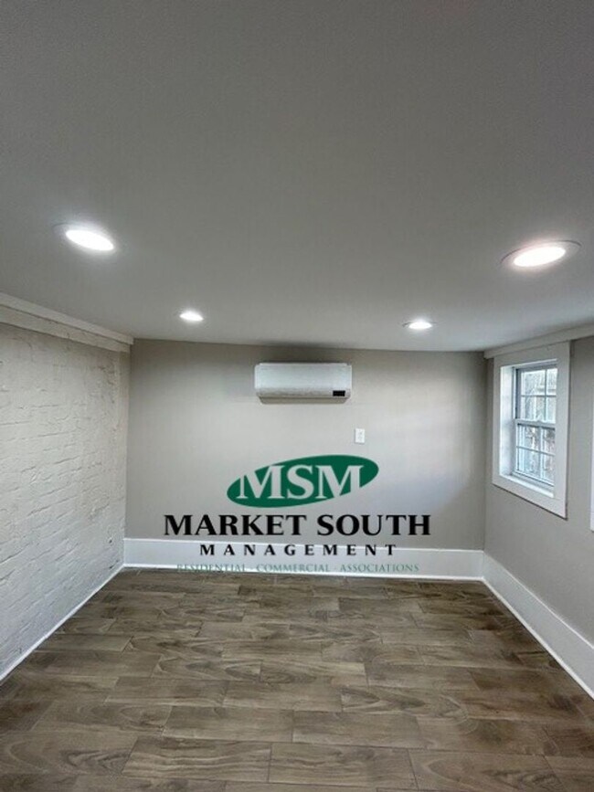 Building Photo - 31 E 404