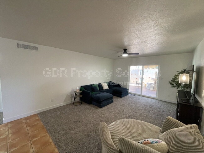 Building Photo - 520 Ortiz Dr NE