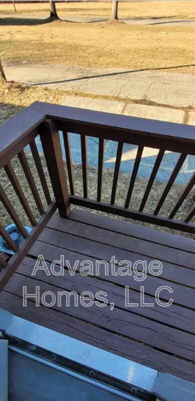 Building Photo - 744 N 70th St