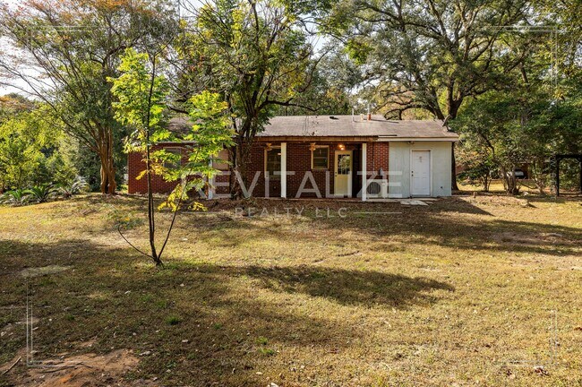 Building Photo - Updated Brick 3 Bed 1 Bath Home with Huge ...