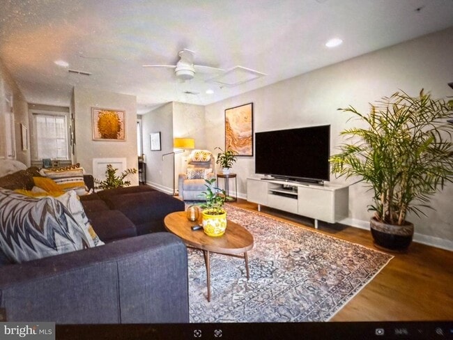 Building Photo - 303 Davage Ln