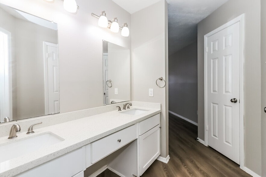 Building Photo - 2406 Heathergold Dr