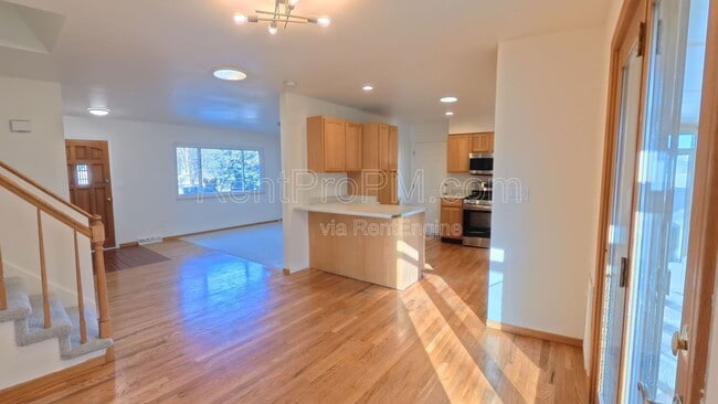 Building Photo - 1028 Skyline Dr