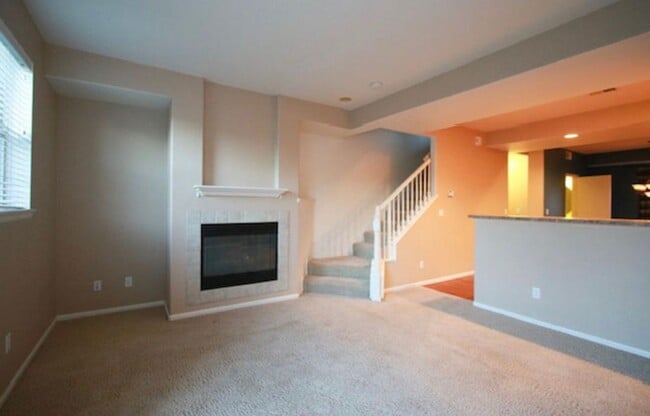 Building Photo - Stylish 3-Story Rowhome in the Desirable Water Tower Community Arvada - Available NOW!