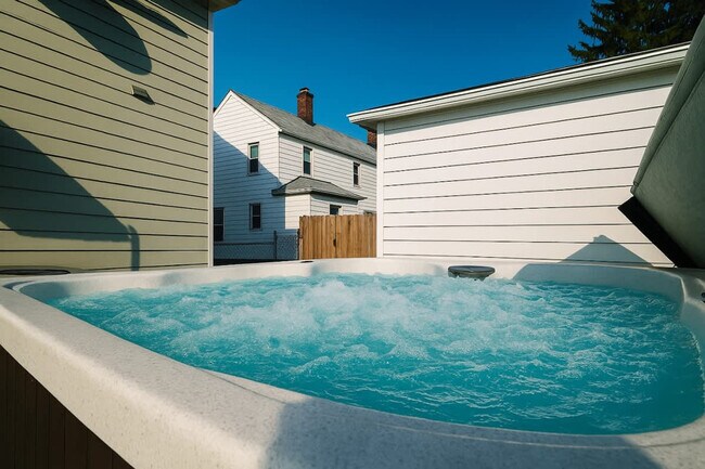 Building Photo - 2001 Tampa Ave