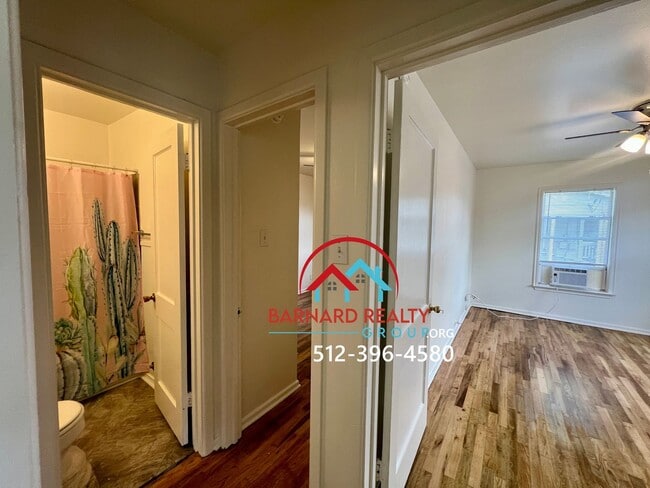 Building Photo - Available: Charming 2 Bedroom 1 Bath with ...