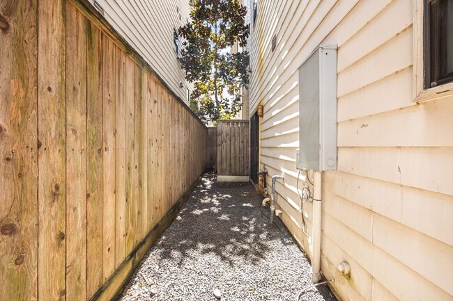 Building Photo - 4202 Spencer St