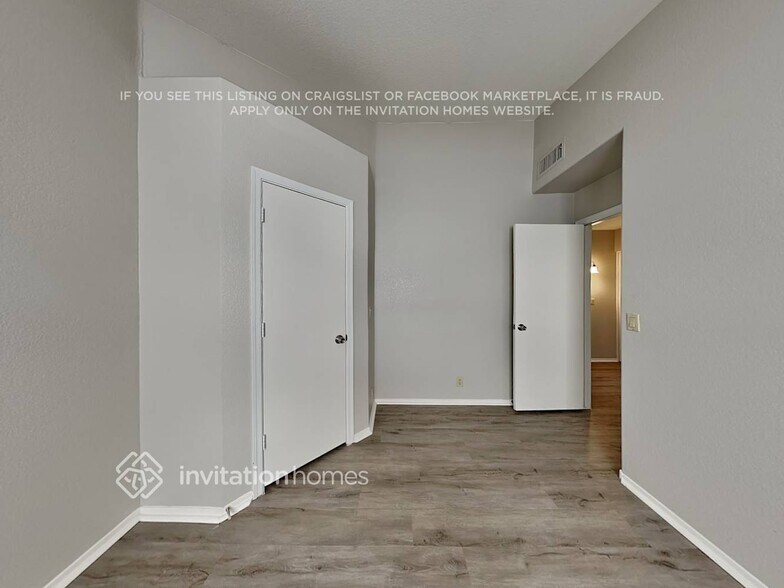 Building Photo - 11028 N 59th Dr