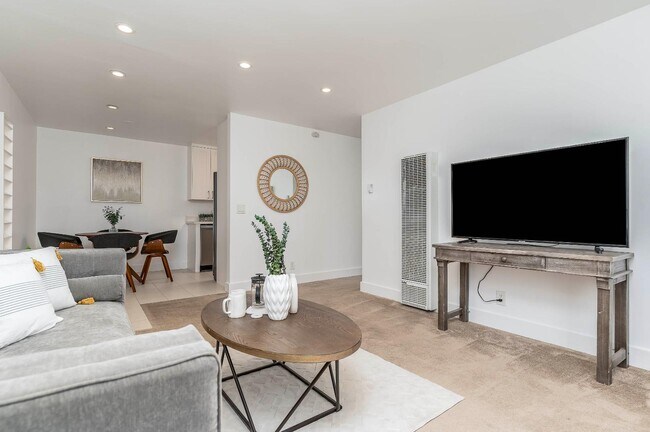 Building Photo - 5305 Ridgeview Cir