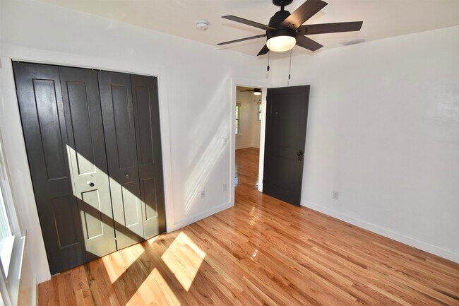 Building Photo - 1529 Green St
