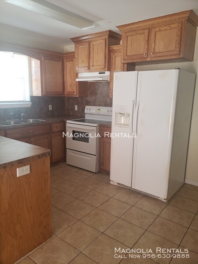 Building Photo - 1610 N Inspiration Rd