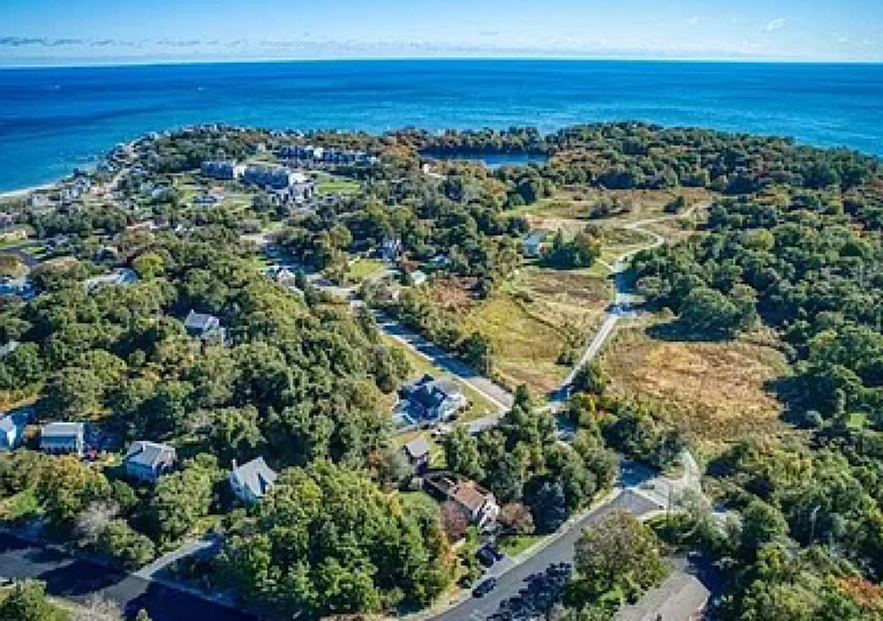 Building Photo - 7 Cushing Dr