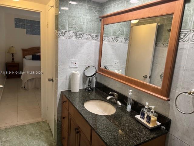 Building Photo - 5401 Collins Ave