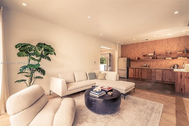 Building Photo - 90 Reserva De Golf