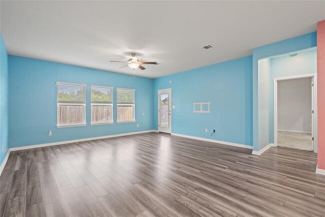 Building Photo - 204 Jordan Vly Dr