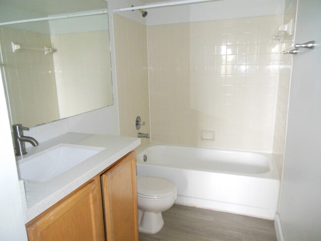 Building Photo - TWO BEDROOM TWO BATHROOM! WATERFRONT COMMUNITY