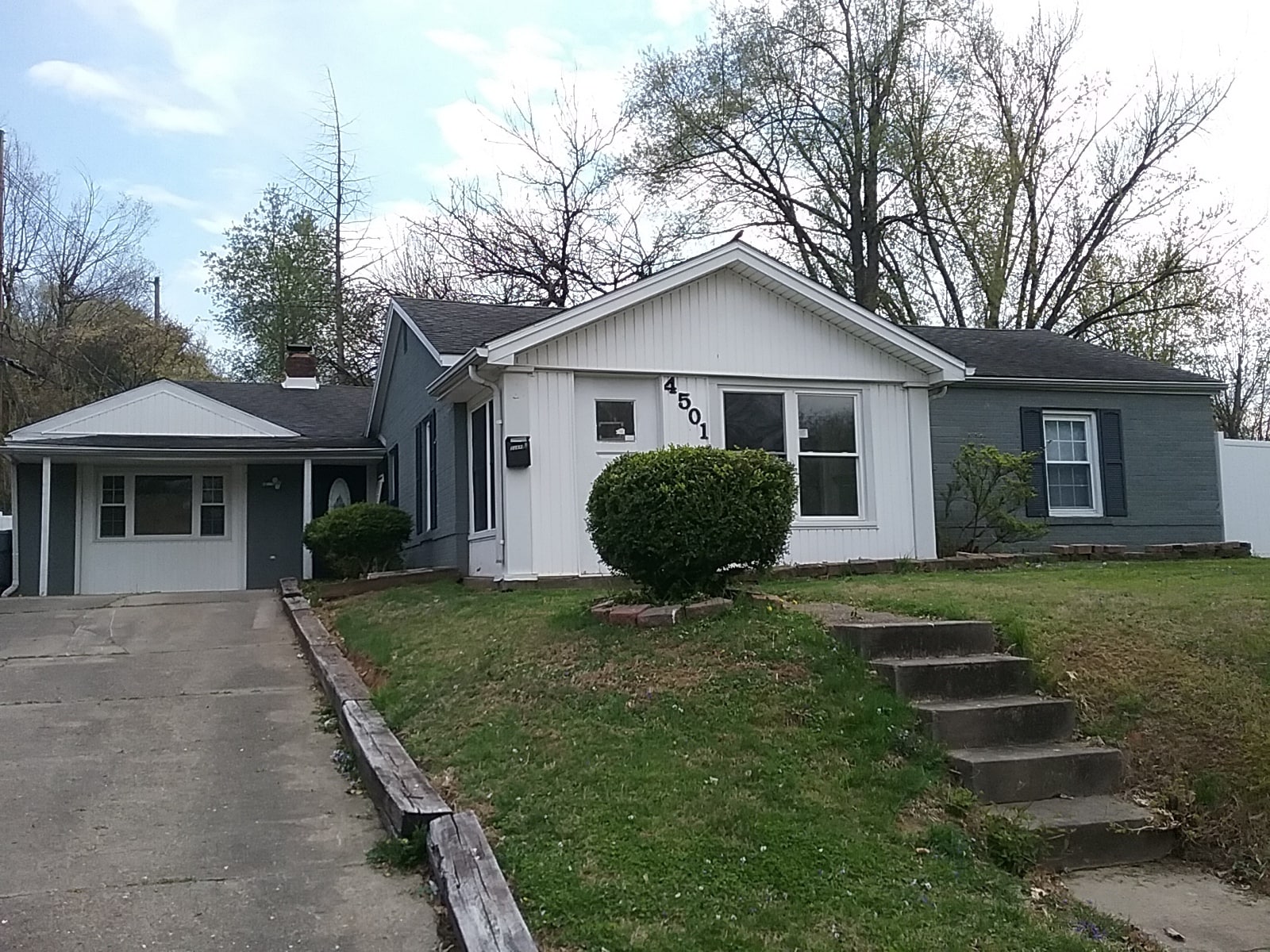 Building Photo - 4501 E Chestnut St