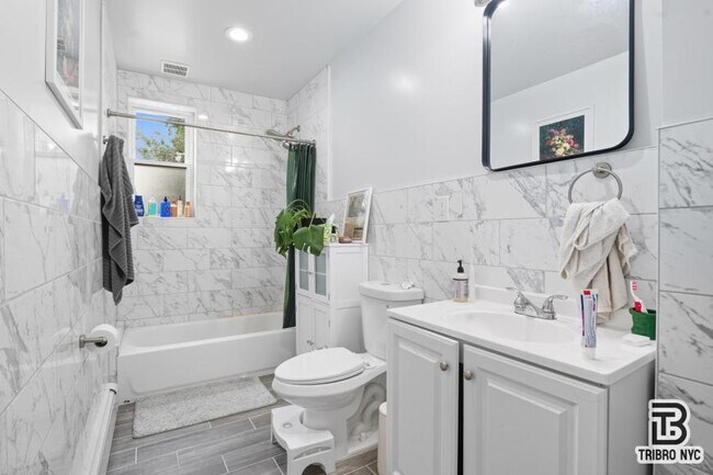 Building Photo - 3 bedroom in Brooklyn NY 11205