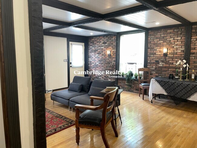 Building Photo - 8 Locke St