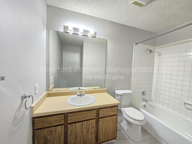 Building Photo - 5507 Roanwood