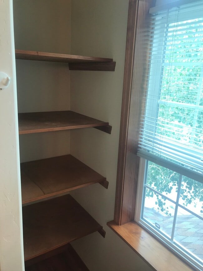 Building Photo - Spacious 4 Bedroom 2.5 Bath Home in River Rock