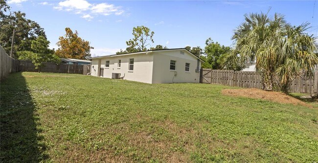 Building Photo - 3202 W Rogers Ave