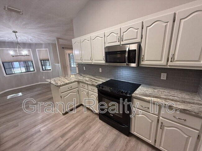 Building Photo - 3965 Deerwood Cir