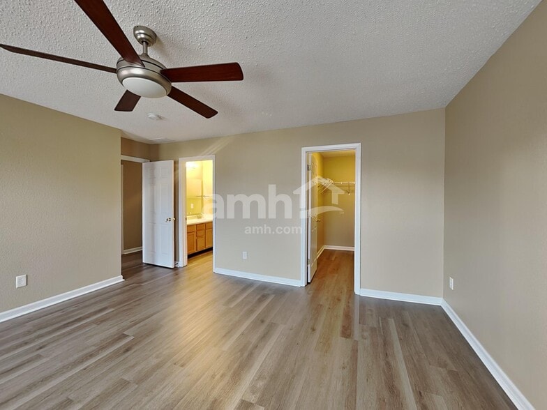 Building Photo - 5440 Shamus Dr