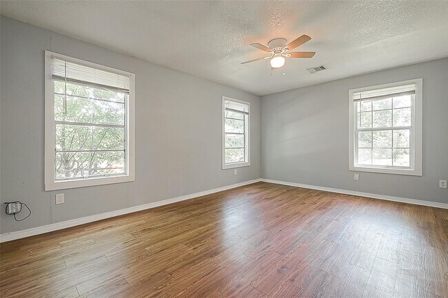 Building Photo - 4810 Carmen St