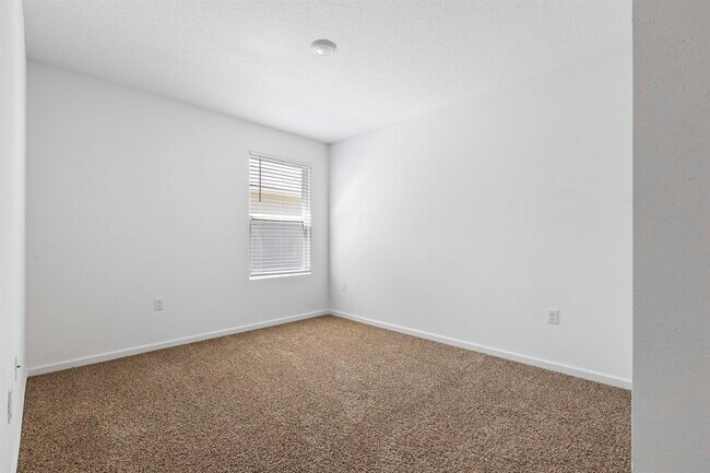 Building Photo - 112 Silver Birch St
