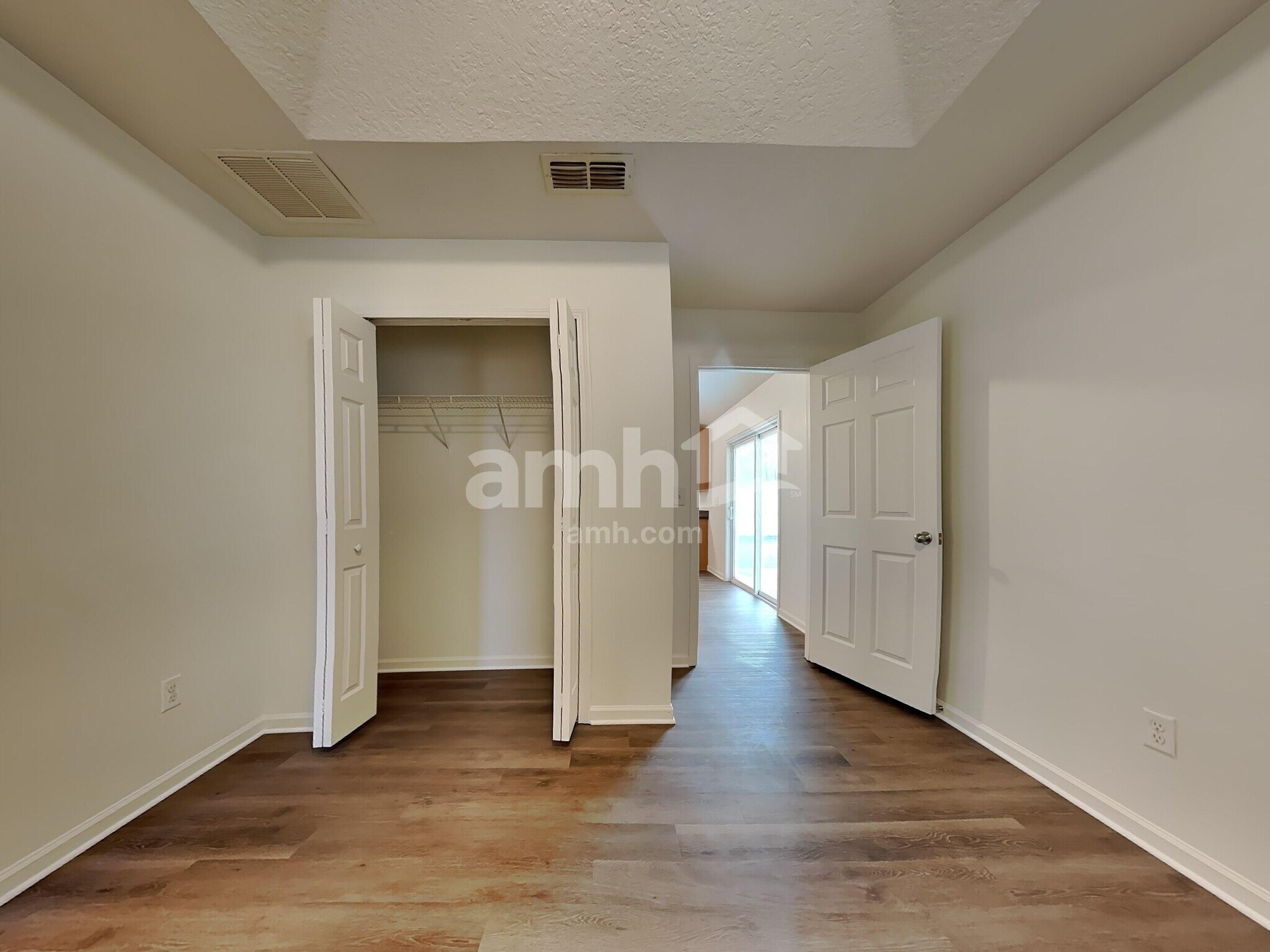 Building Photo - 6421 Pinewood Hills Dr