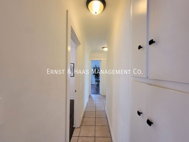 Building Photo - 1911 Cedar Ave