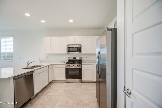 Building Photo - 4205 E Haley Dr